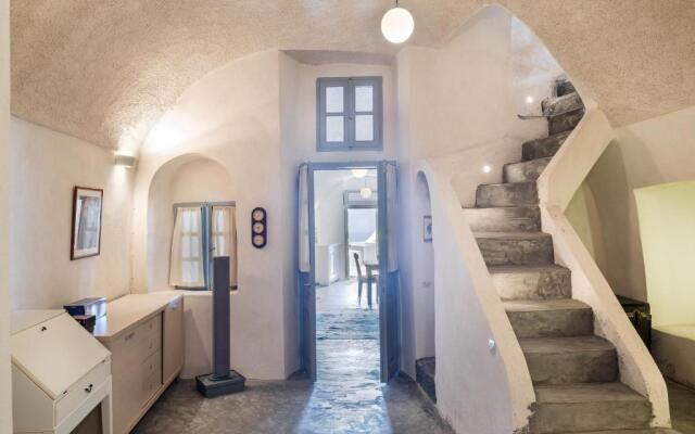 Andreas Cultural Cave House in Imerovigli, Santorini