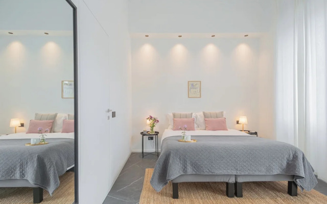 Piccola Como Lotus by Rent all Como