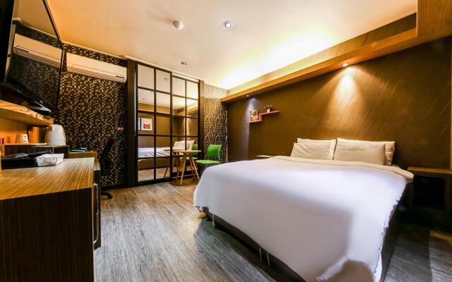 Manhattan Hotel