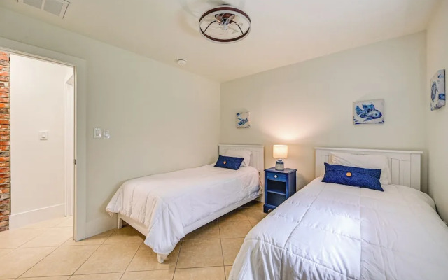 Bonita Springs Riverfront Retreat w/ Lanai