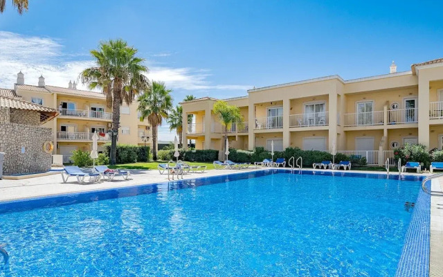 Albufeira Palm Tree With Pool by Homing