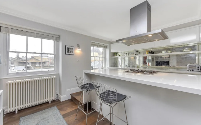 Woodbridge House Apartment