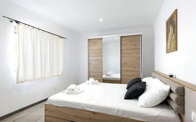 Villa Gariful - Sleeps 10 - Pool - Hottub - Petsok
