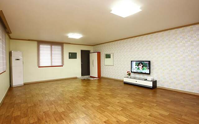 Pocheon Sanjeong Lake Travel Sketch Pension