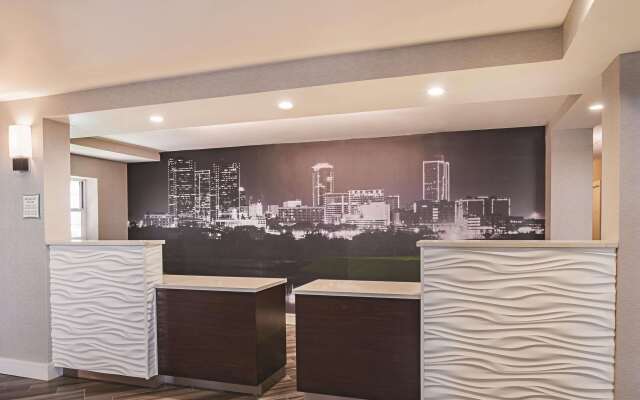 La Quinta Inn & Suites by Wyndham Fort Worth North