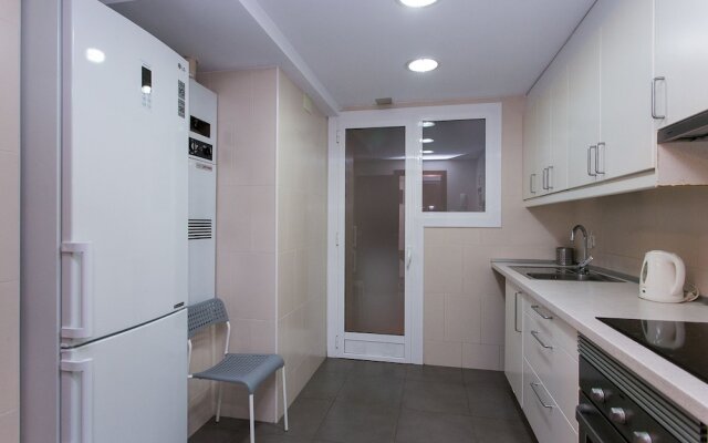 Spacious & Quiet 4 Bedroom Apartment