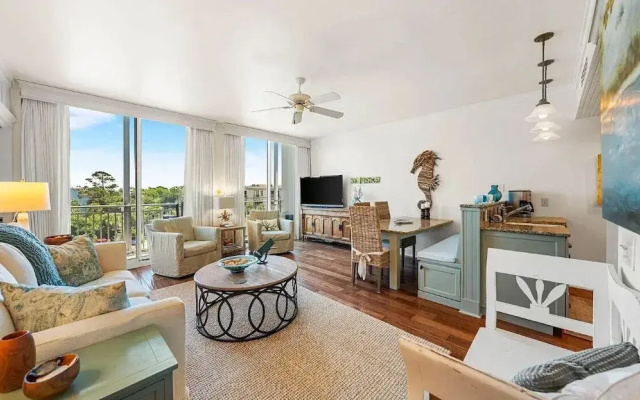Six Palms 4A