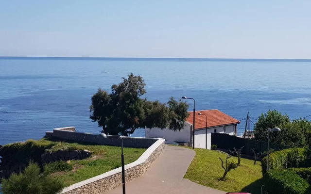 Sea Coast Lekeitio by HomeBilbao