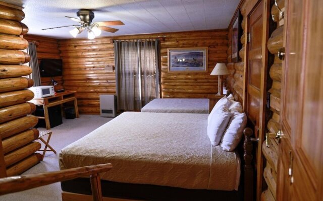 Twin Pines Lodge & Cabins