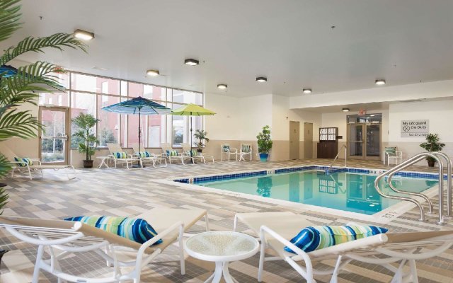 Hampton Inn & Suites by Hilton, Airdrie, AB, Canada