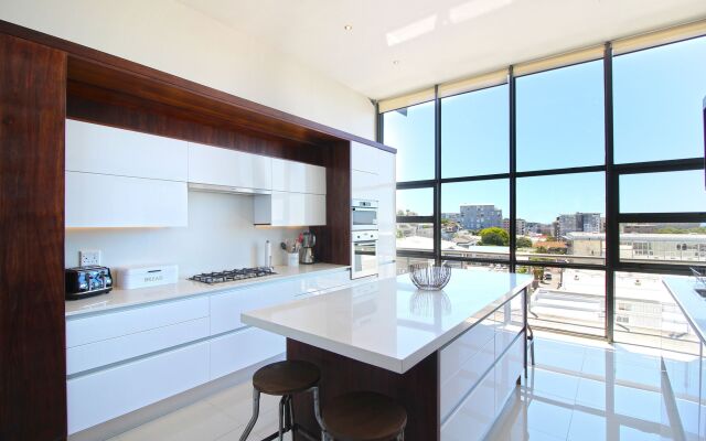 Hillhouse Penthouse 7th Floor