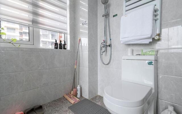 LuoYang LuoLong·DaZhaoGuoJi Square· Locals Apartment 00176120