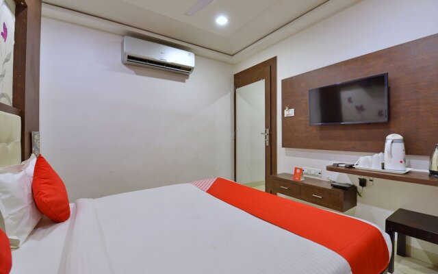 OYO 7011 Shri Nakshatra Excellency