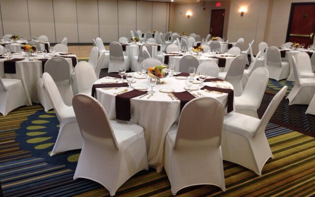 Holiday Inn Express Hotel & Suites Belleville by IHG