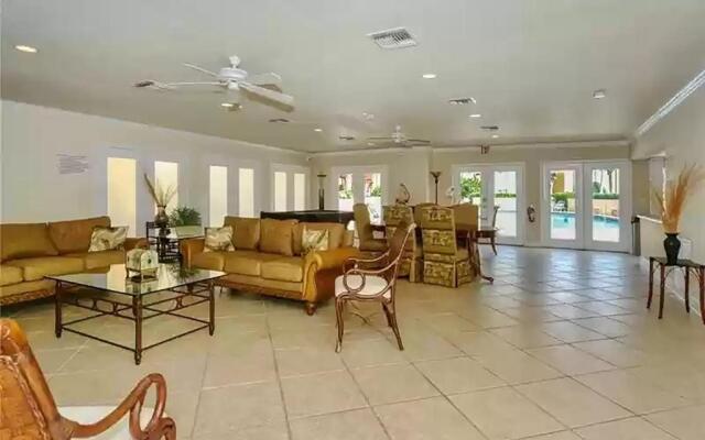 Lovely 3 Bedroom Condo On Golf Course