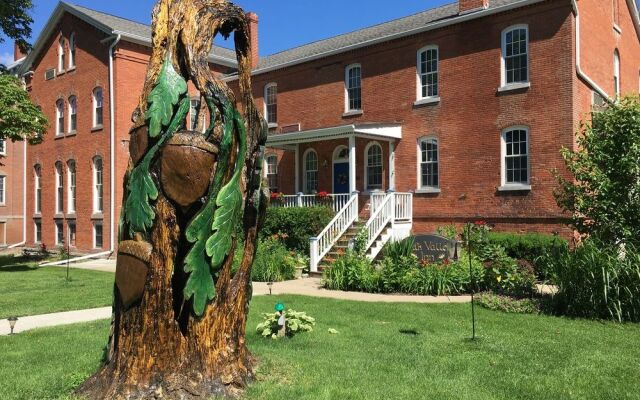 Oak Valley Inn & Suites