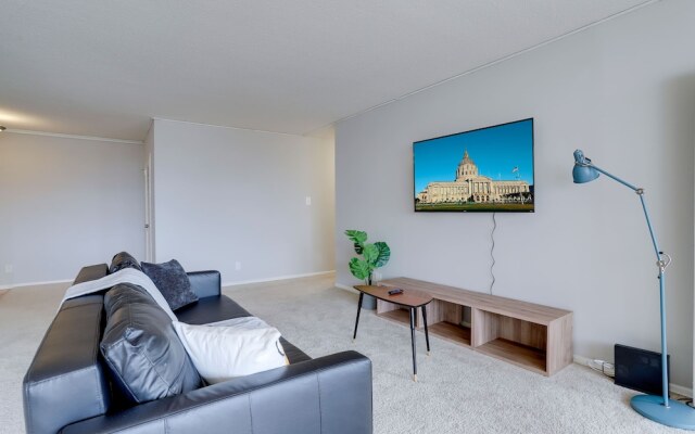 Prime Location Apartment at Crystal City