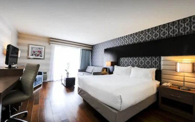 Holiday Inn Niagara Falls - By The Falls by IHG