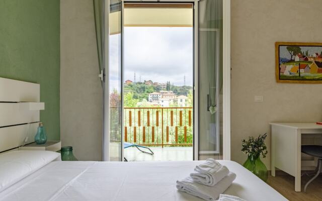 JOIVY Chic Chiavari Apt With 2 Spacious Terraces