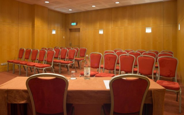 VIP Executive Entrecampos Hotel & Conference