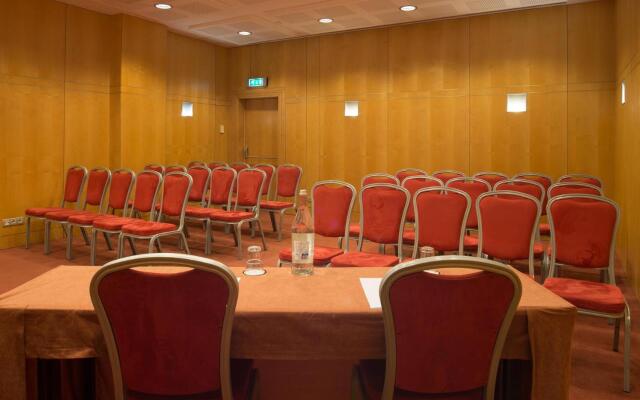 VIP Executive Entrecampos Hotel & Conference