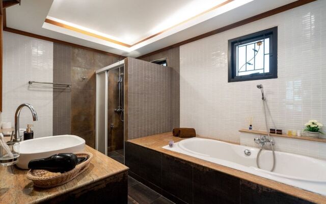 Bright Luxury Villa W Garden Pool & Sauna