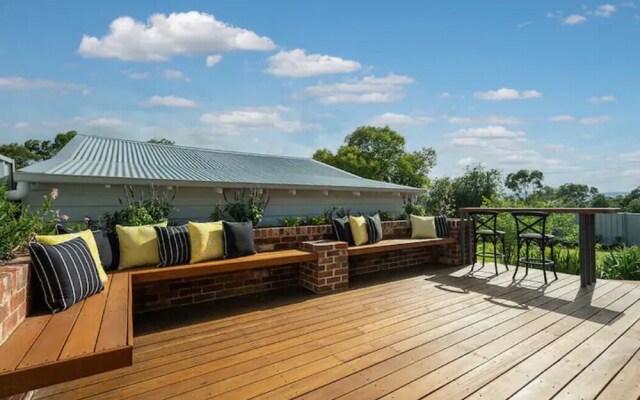Waratah Up Douro - Your Innkeeper Mudgee