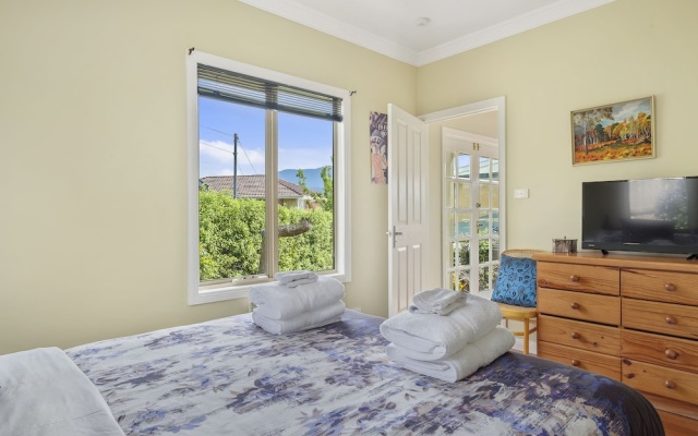 Manfield City Waterfront View Cottage – Guest Rooms – Rosny