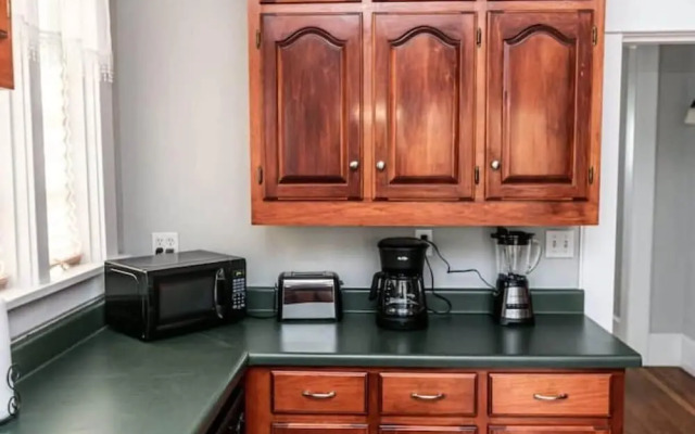 29th Street Trendy Lakeview Craftsman 8