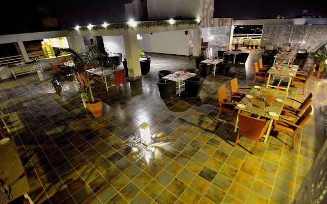 OYO Premium Circuit House Vadodara