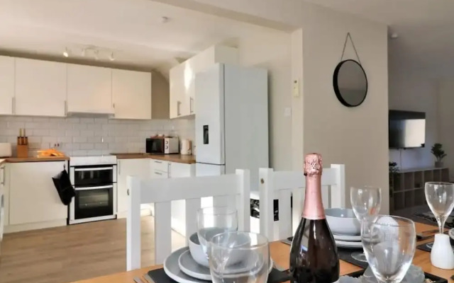 Honeywell House - Airdrie