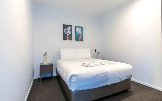 2 BR APT w/ Private Balcony + Netflix near Spark!