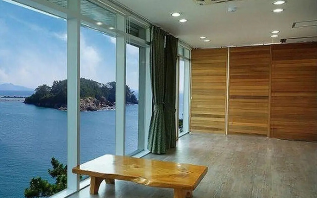 Yacht Pension