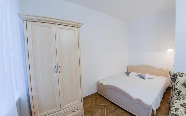 Apartment on Doroshenka 12