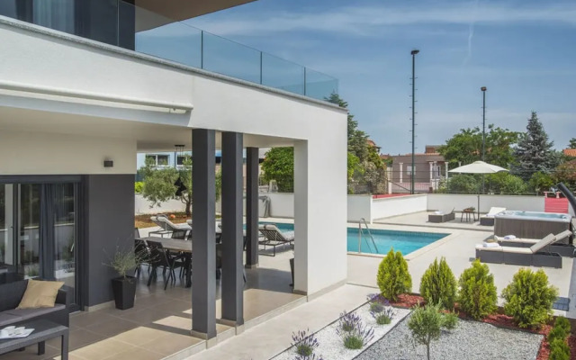 Villa Una Comfortable Holiday Residence