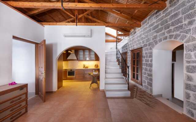 Douskos Exclusive Property