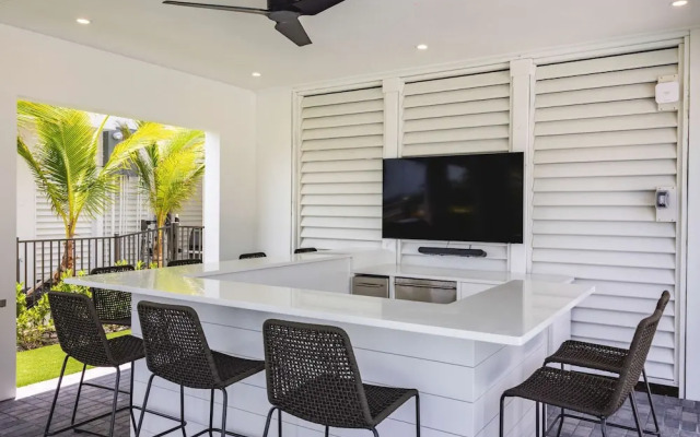 New Waterfront Home - Dreamside House