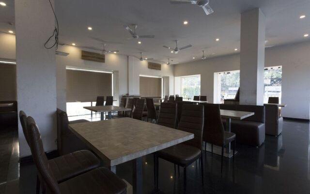 OYO 26795 Hotel Steers 07 Inn