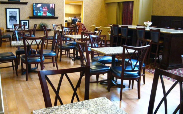 Hampton Inn & Suites Williamsburg-Richmond Rd.