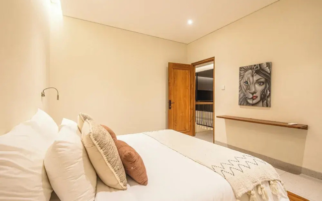 Elegant 4BR Seminyak Villa 10min From the Shore