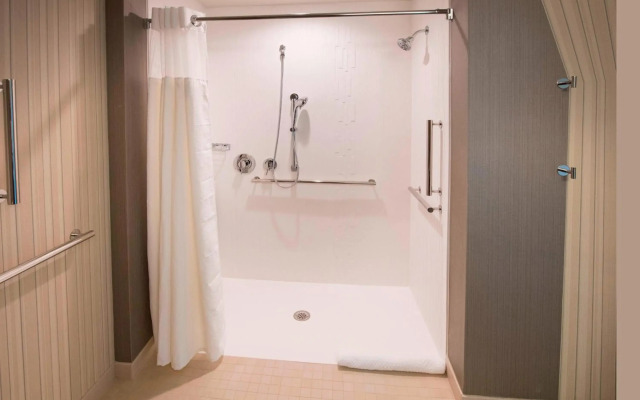 Courtyard by Marriott Atlanta Alpharetta/Avalon Area