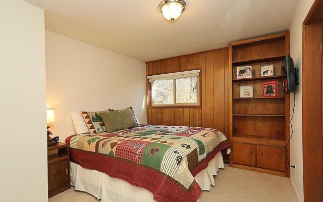 Bear Tree Hideaway 1510 by RedAwning