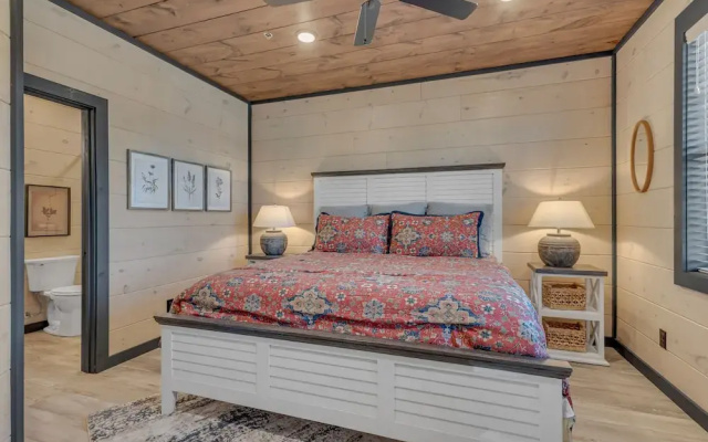 Cozy Cub Luxury Cabin Pigeon Forge