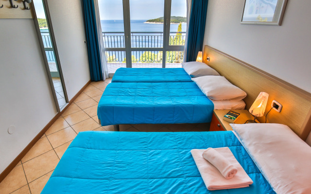 Splendid Golden Rocks Resort