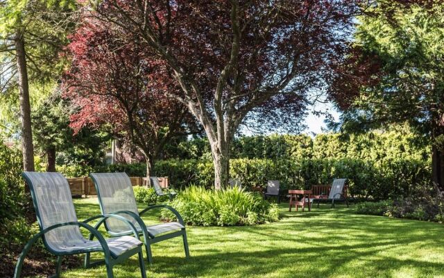 Oak Bay Guest House