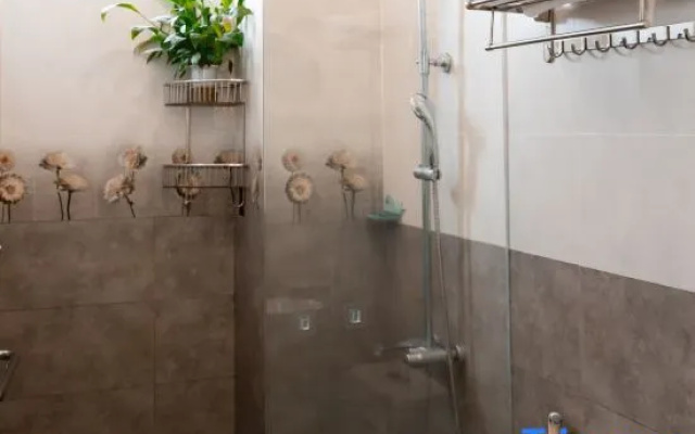 Studio Green AP near the beach & Dragon-402 – Bathroom – Da Nang