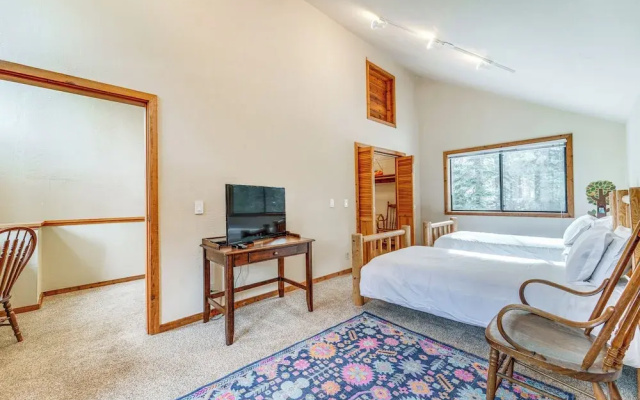 Family-friendly Truckee Cabin in Tahoe Donner!