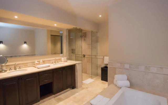 Condo DRC310 by Diamante