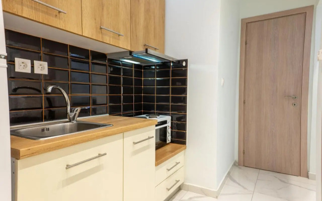F & B Collection - Flat for 3