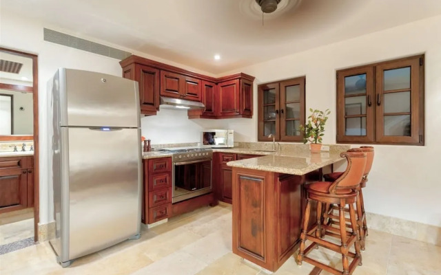 Casa de la Familia 7 Bedroom Contemporary Hacienda Style at Discounted Rate!